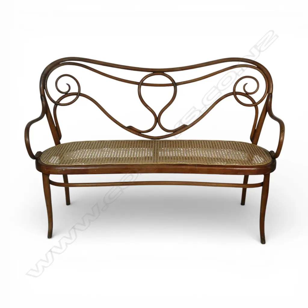 An early 20thC bentwood settee, Image 1++