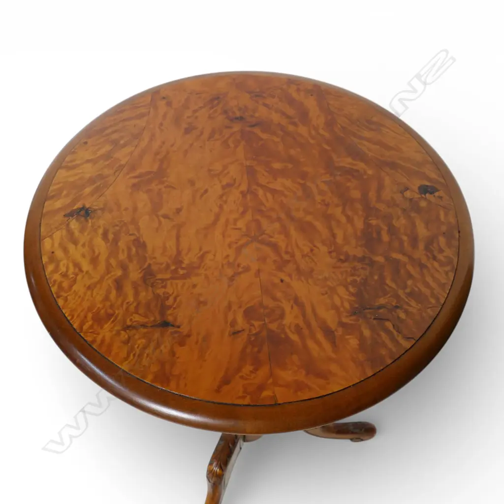A good NZ colonial kauri tilt top wine table, Image 1++