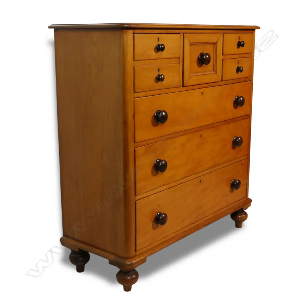 A New Zealand colonial kauri scotch chest, Image 1++