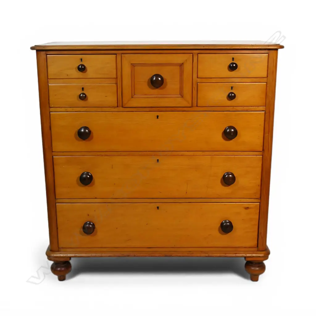 A New Zealand colonial kauri scotch chest, Image 1++