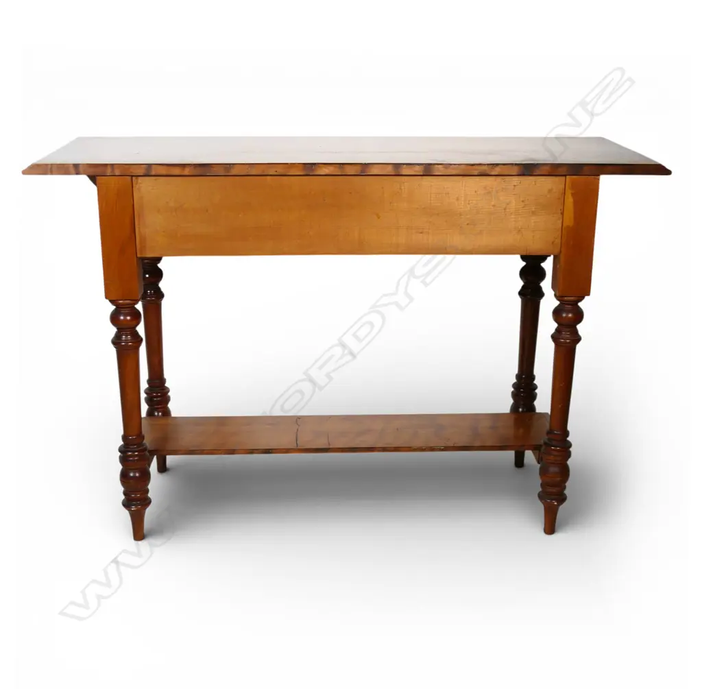 A good NZ colonial woods side table, Image 1++