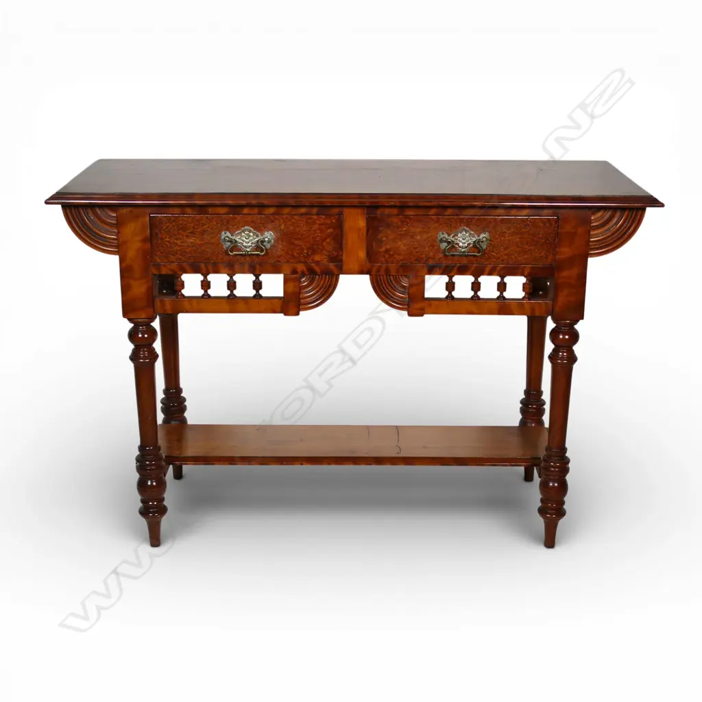 A good NZ colonial woods side table, Image 1++