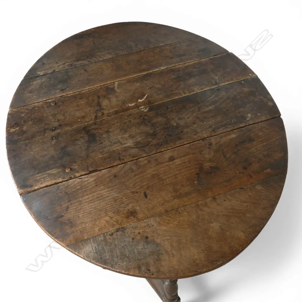 A George III country oak small gate leg table, Image 1++