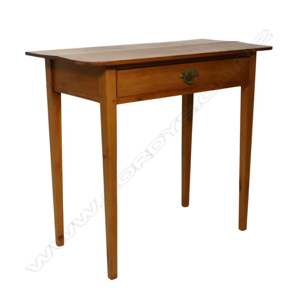 A Victorian country pine side table, Image 1++