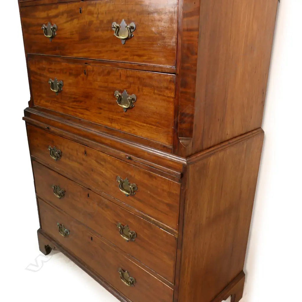 A George III mahogany chest on chest, Image 1++