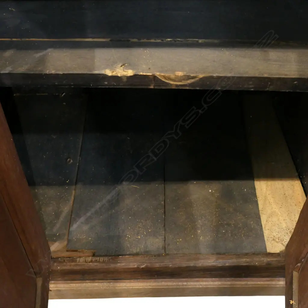 A George III oak long dresser base, Image 1++