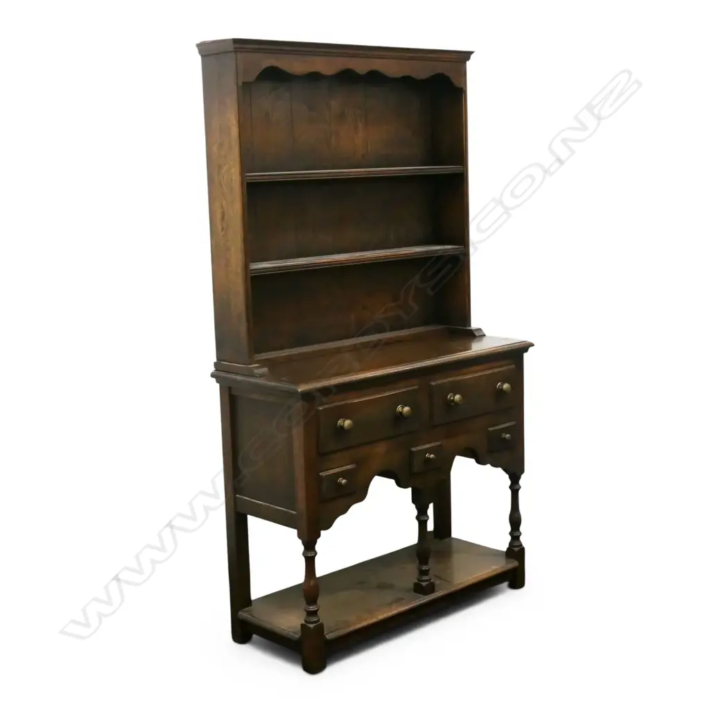 An early to mid 20thC small proportion kitchen dresser, Image 1++