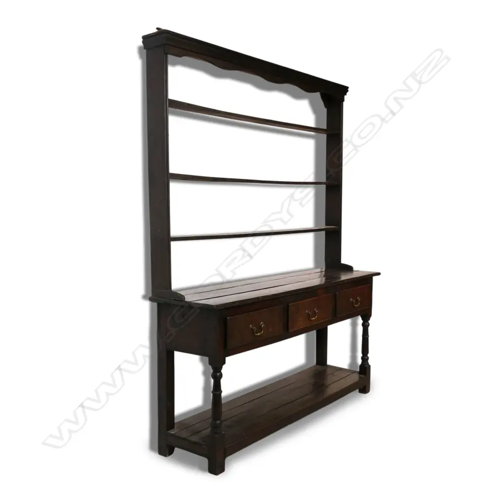 A 19thC/20thC country oak small proportion dresser, Image 1++