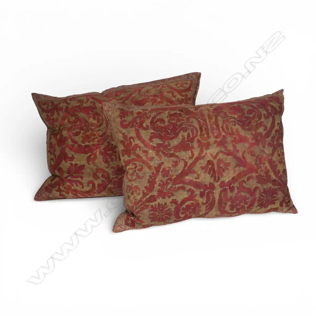 A pair of Fortuny fabric cushions, Image 1++