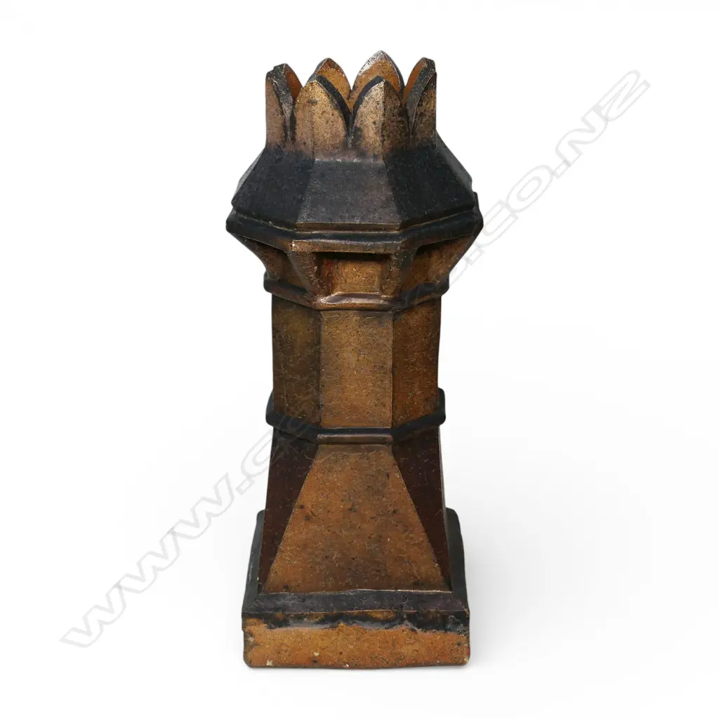 A 19thC tall salt glazed crown top chimney pot, Image 1++