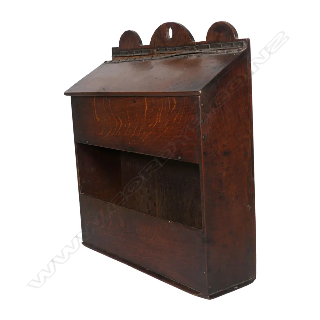 A George III oak two tier candle box, Image 1++
