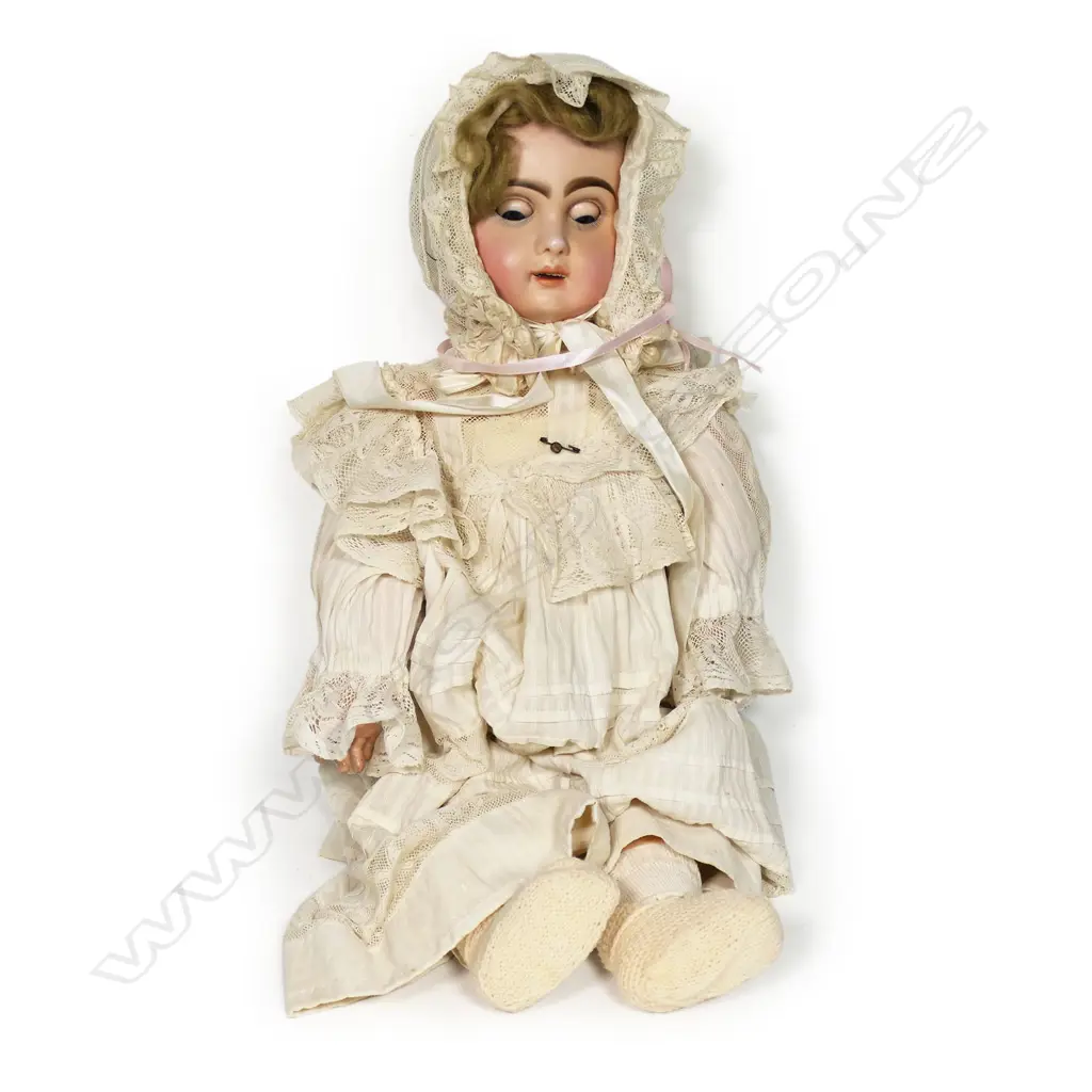 An early 20thC French Jumeau sleeping eye doll, Image 1++