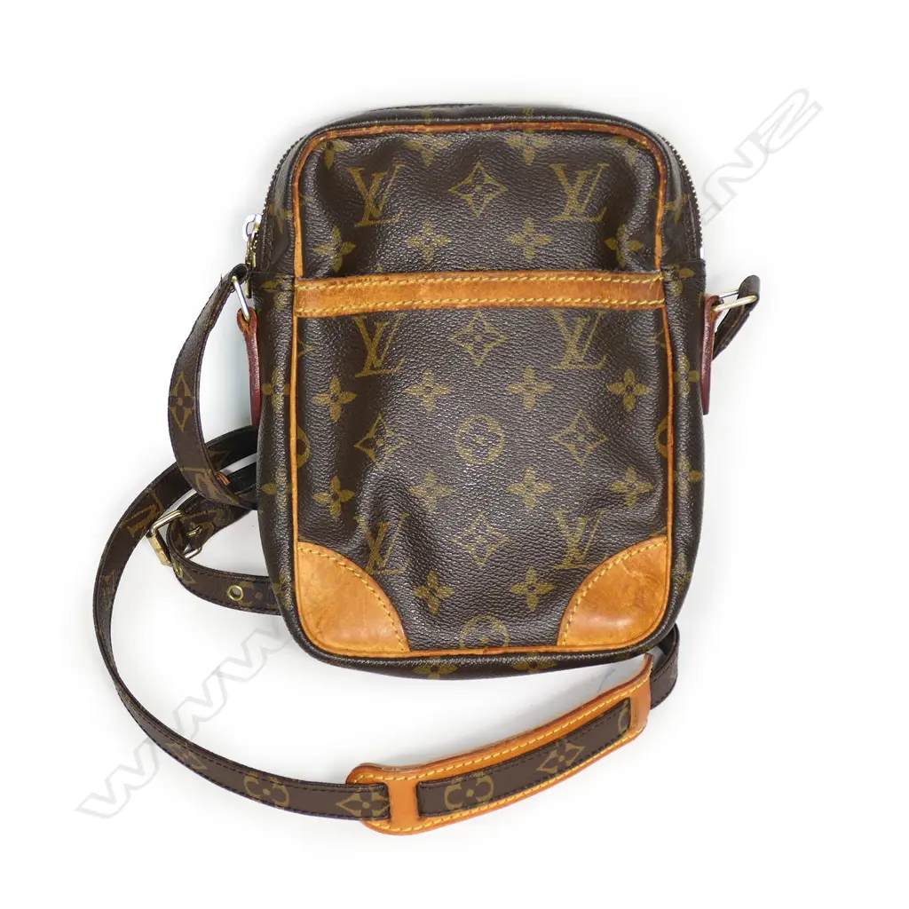 Louis Vuitton pre-owned Danube Monogram canvas shoulder bag, Image 1++