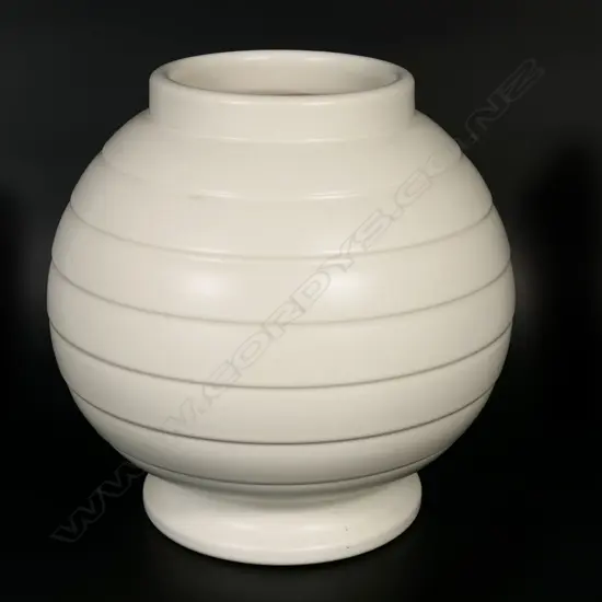 A Crown Lynn Ernest Shufflebotham mid size Hand Potted spherical vase,