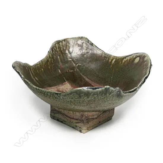 George Kojis (USA/NZ. 1942-) large stoneware square footed dish. Incised decoration. Red & green. 420 x 385 x 230mm. Provenance: From the collection of Elaine Jakobsson (Christchurch, previously Eastbourne, Wellington) a respected poet and author with work published under her pen name Helen Jacobs.