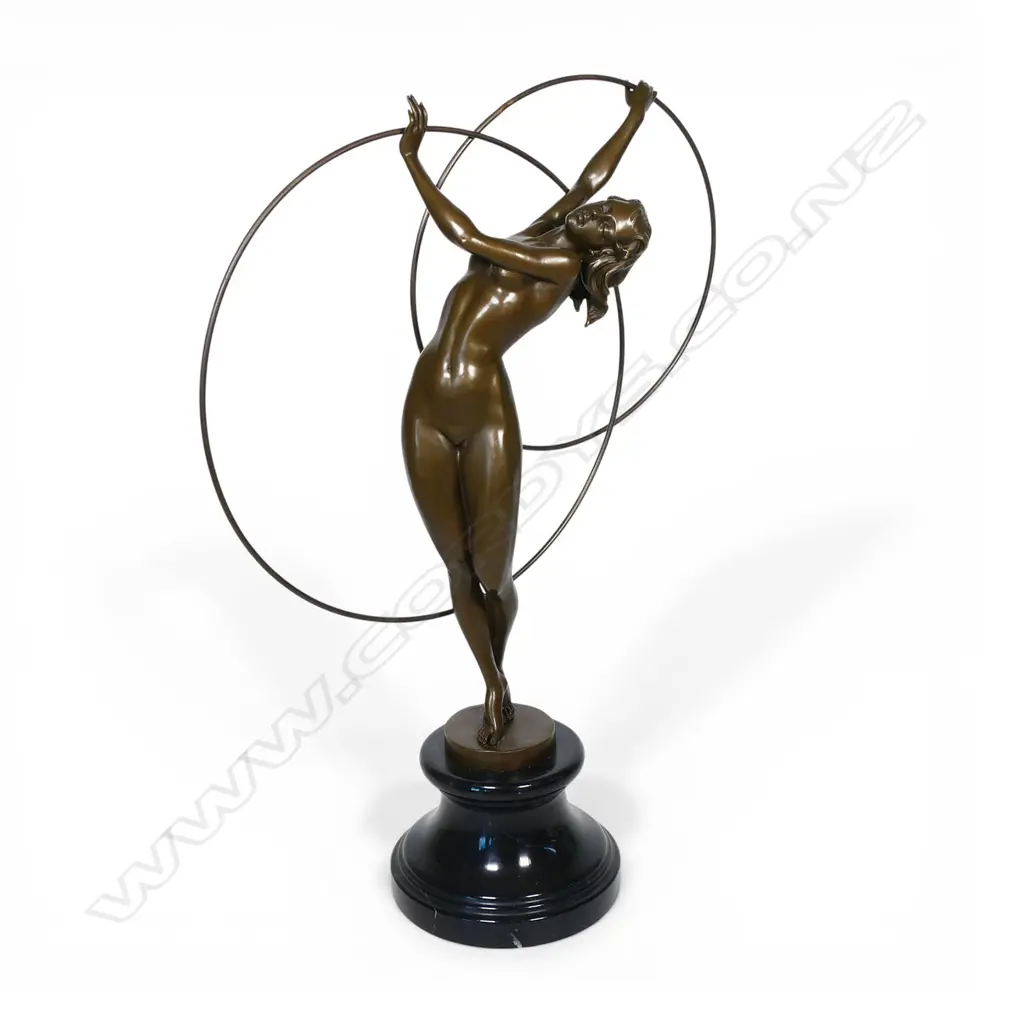 An Art Deco-style bronze 'Danseuse aux cerceaux' sculpture, Image 1++