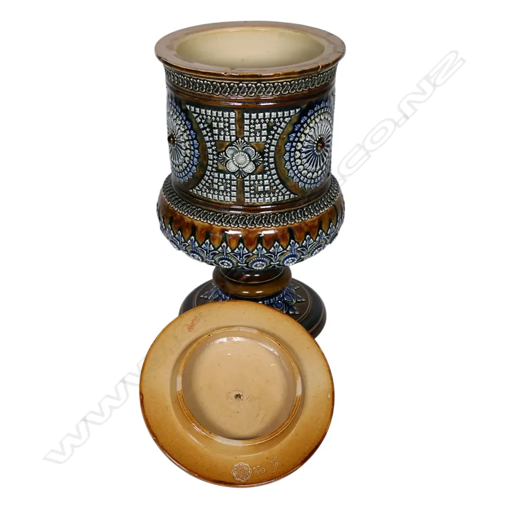 Doulton Lambeth 1883 stoneware water filter, Image 1++