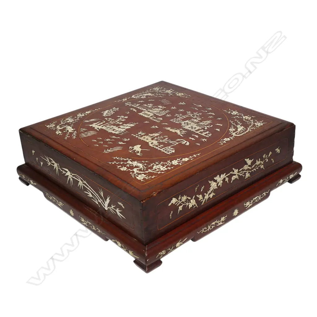 An early 20thC Chinese rosewood and bone inlay wedding box, Image 1++