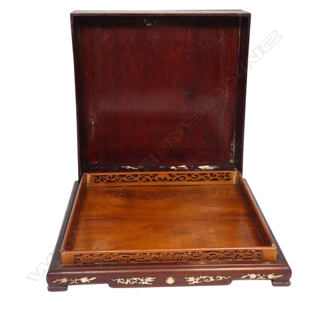 An early 20thC Chinese rosewood and bone inlay wedding box, Image 1++