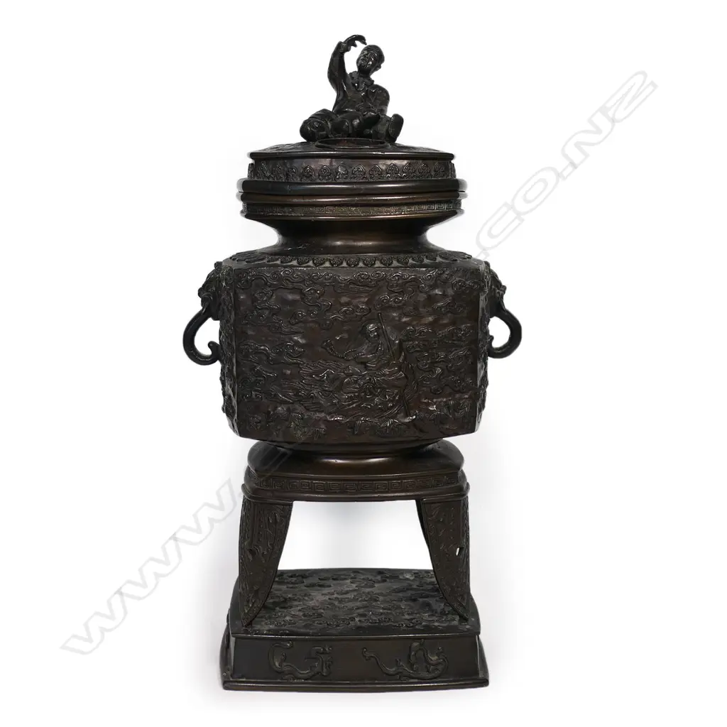 A highly decorative c.1900 Oriental bronze censer incense burner, Image 1++