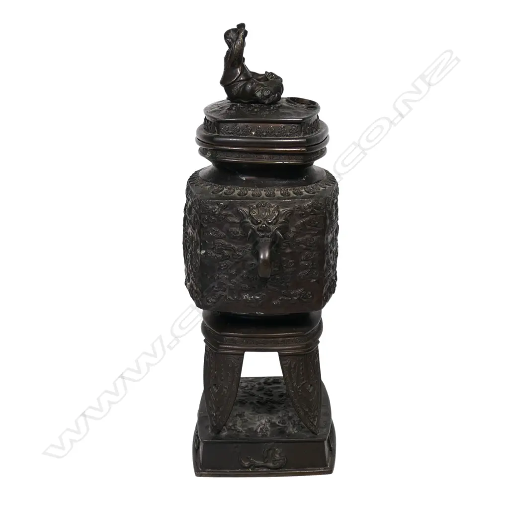 A highly decorative c.1900 Oriental bronze censer incense burner, Image 1++