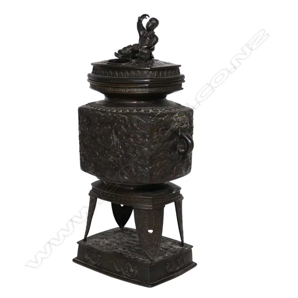 A highly decorative c.1900 Oriental bronze censer incense burner, Image 1++