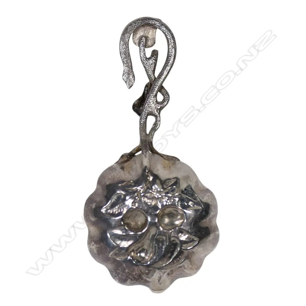 A fine William IV naturalistic sterling silver caddy spoon, Image 1++