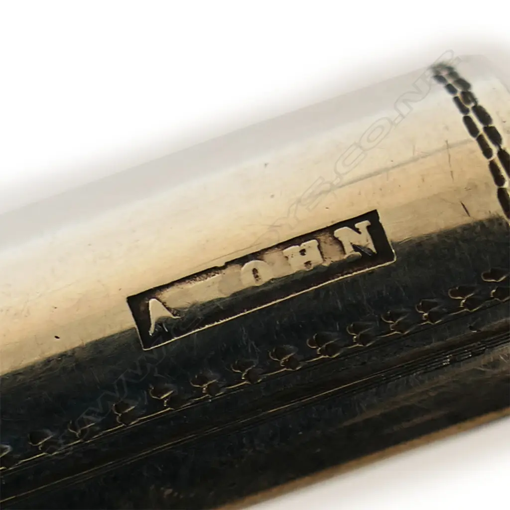An Adolph Kohn (Auckland NZ) silver miniature golf bag, Image 1++