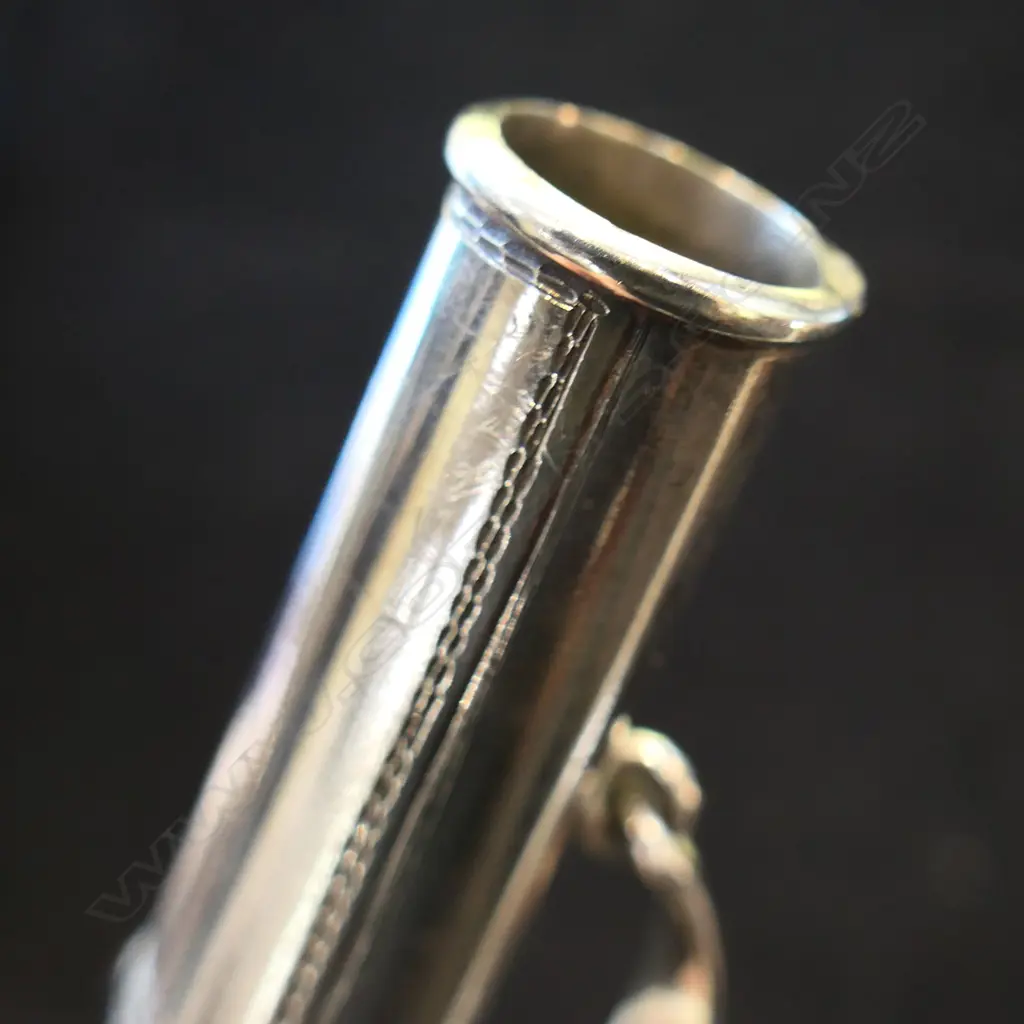 An Adolph Kohn (Auckland NZ) silver miniature golf bag, Image 1++