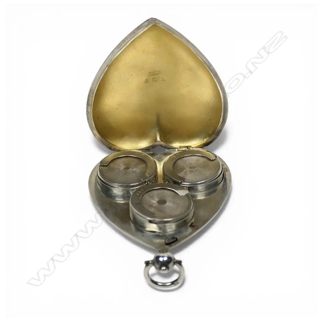 An Edwardian sterling silver triple sovereign case, Image 1++