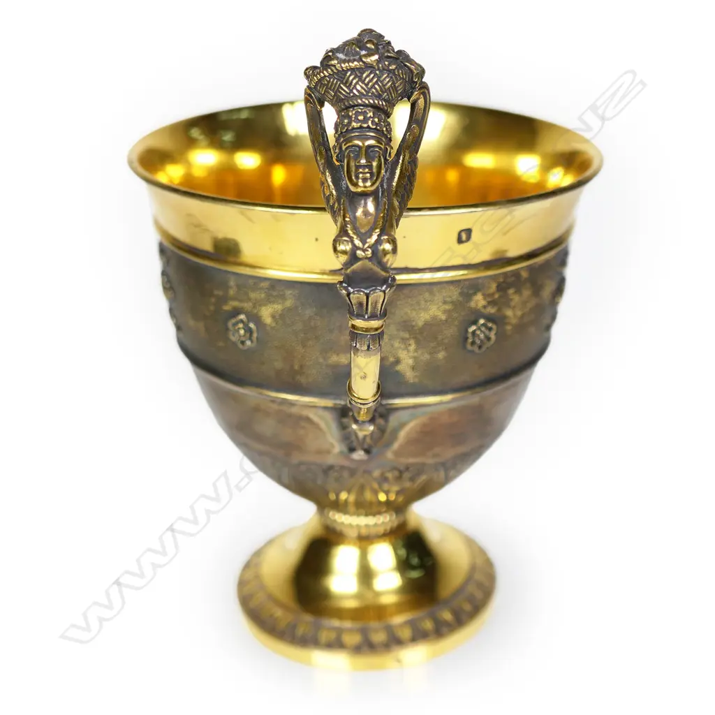 A French Charles X silver gilt vermeil cup in case, Image 1++