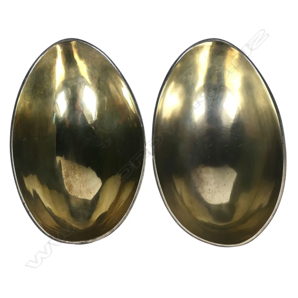 A pair of George III silver pedestal salts, Image 1++