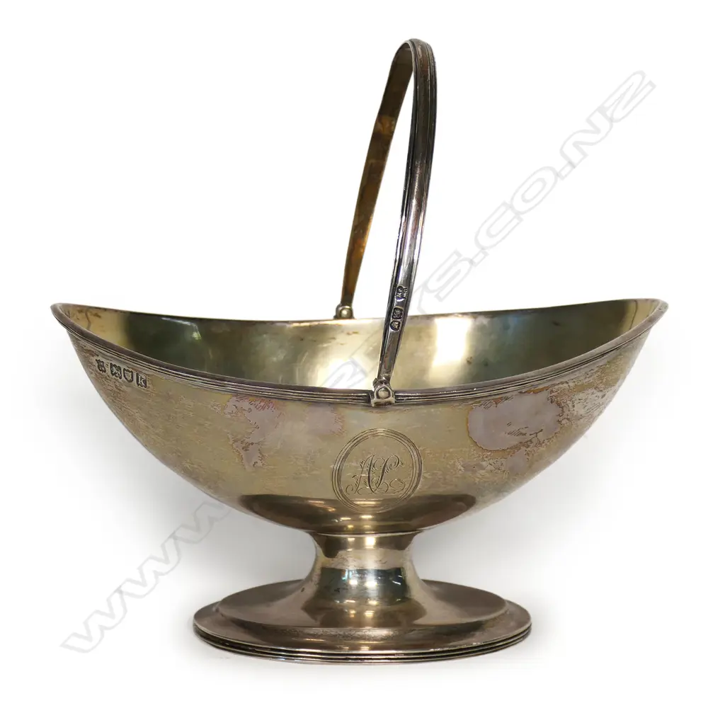 An Edwardian silver pedestal bonbon dish, Image 1++