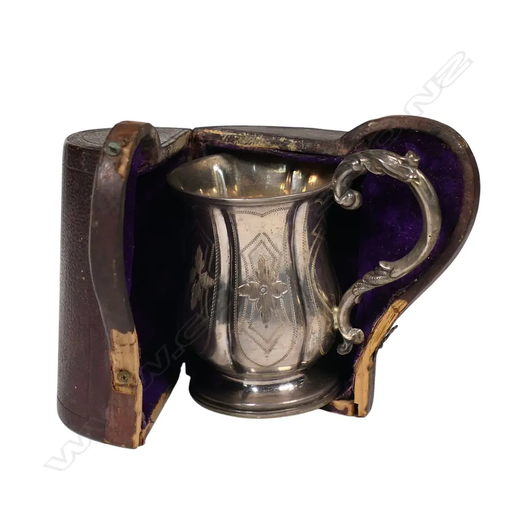A quality Victorian silver baluster christening mug, Image 1++