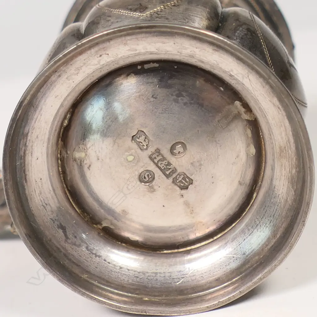 A quality Victorian silver baluster christening mug, Image 1++