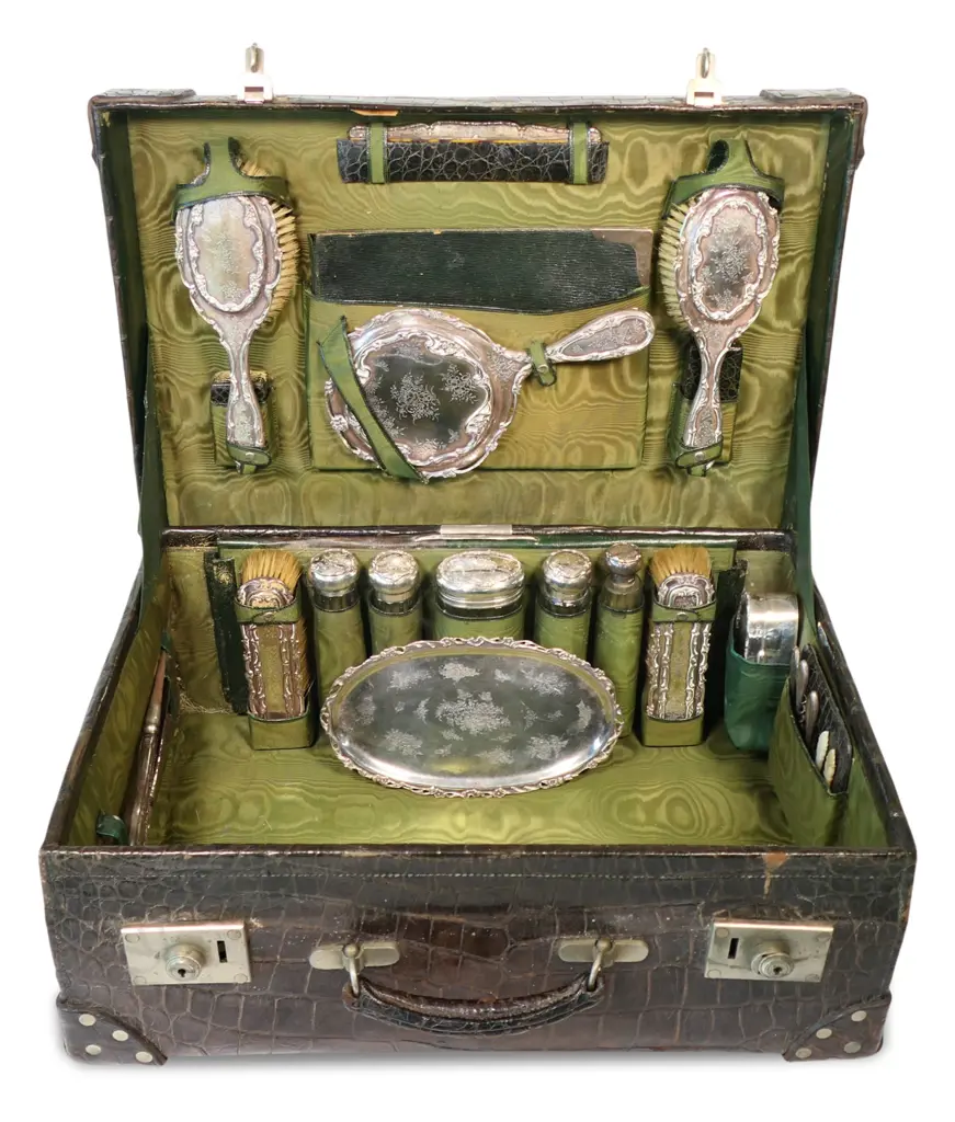 An impressive Edwardian crocodile skin travelling dressing case, Image 1++