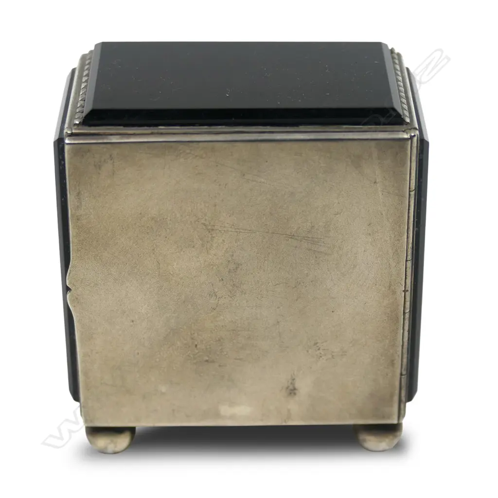 An Art Deco Swiss 925 silver and onyx small desk clock, Image 1++