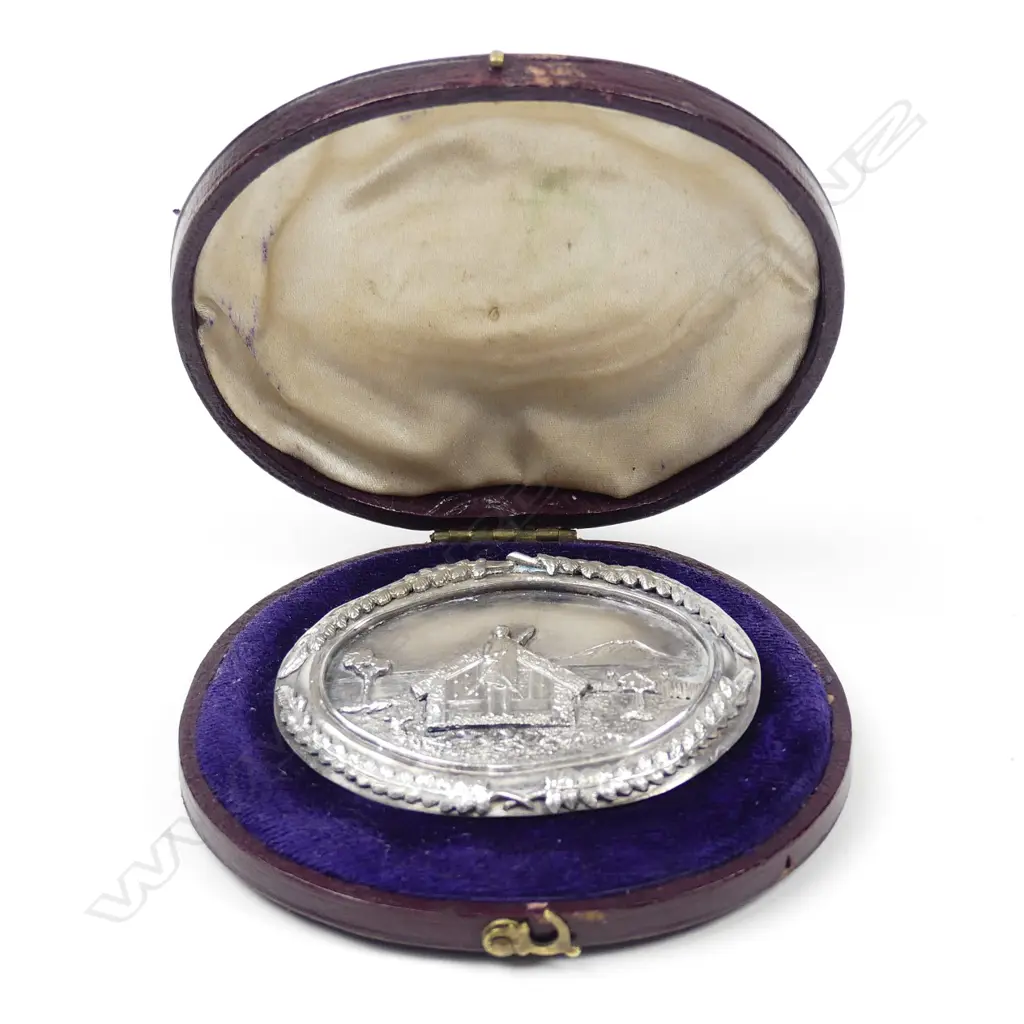 A rare and large 19thC New Zealand historical silver Māori themed brooch by Adolph Kohn, Image 1++