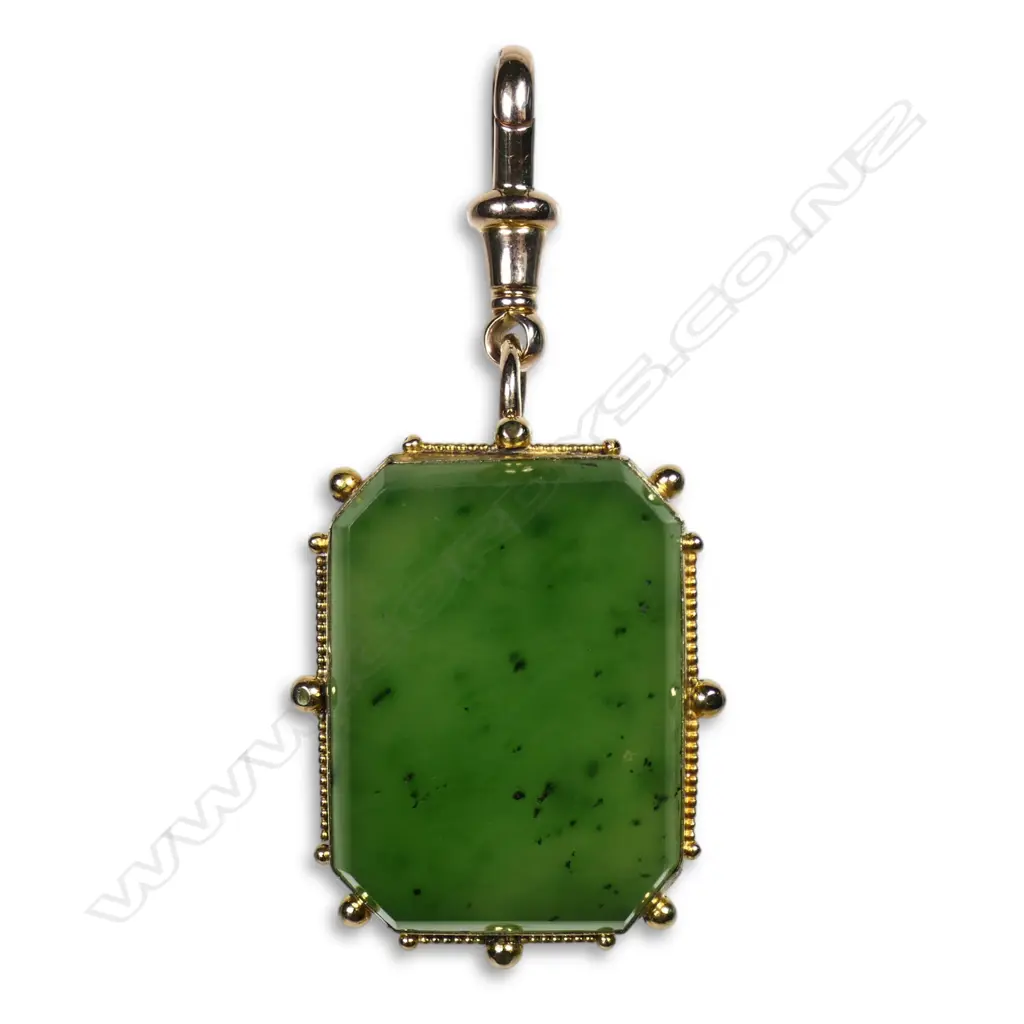A vintage gold framed pounamu pendant with attached clip, Image 1++