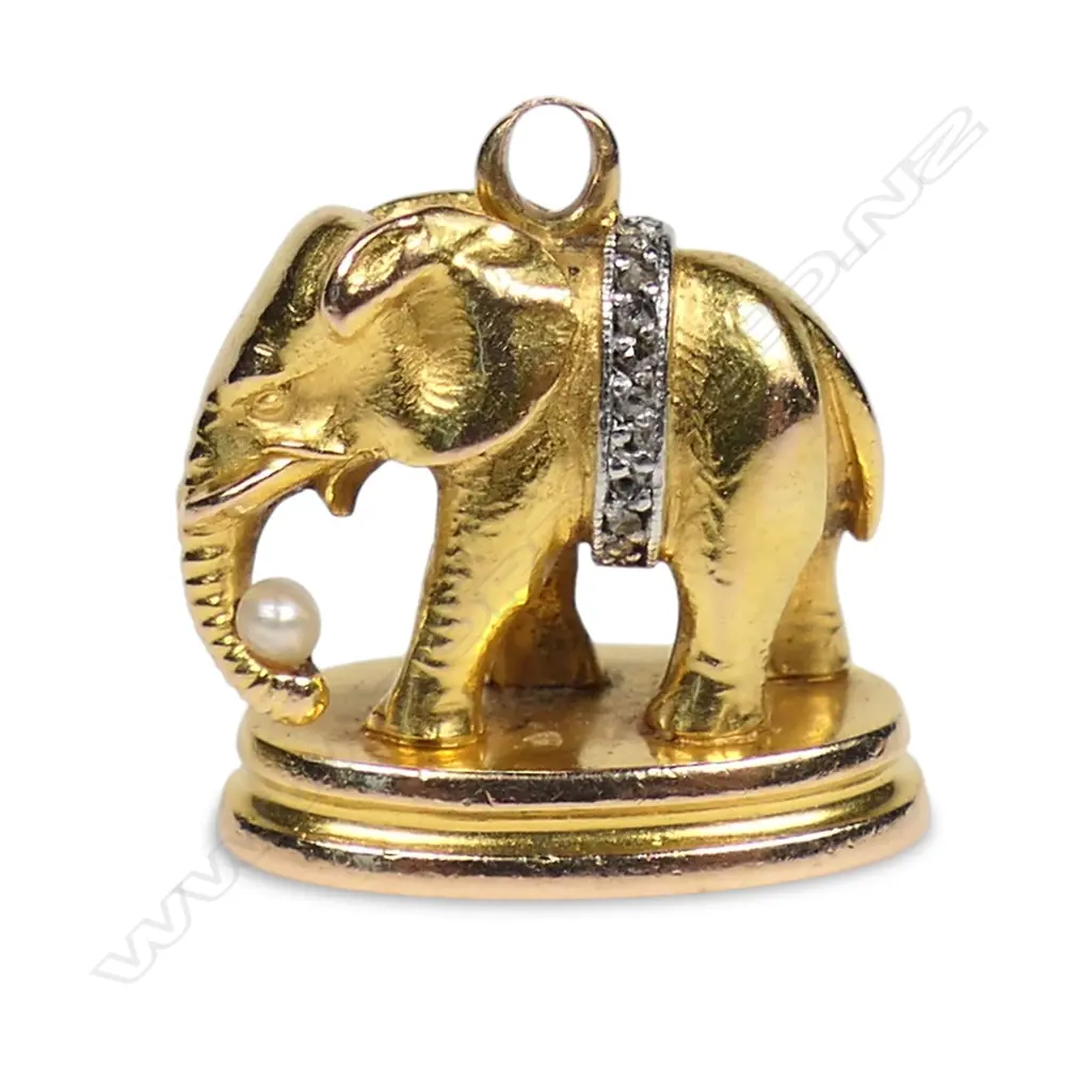 An early 20thC 18ct gold and diamond set elephant seal, Image 1++