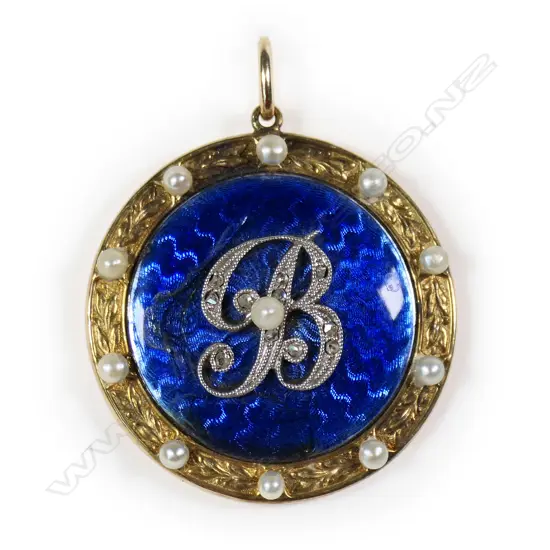 An early 20thC 15ct gold enamel seed pearl and diamond 'B' pendant,