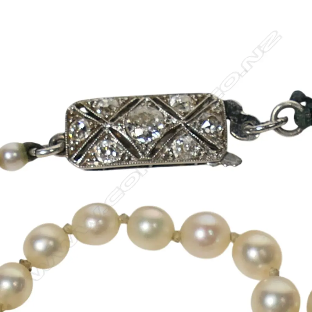 A natural pearl single strand necklace, Image 1++
