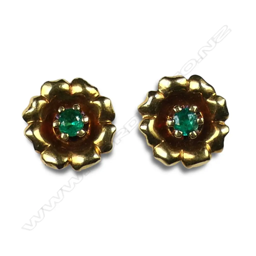 An Victorian 18ct gold pendant and earrings, Image 1++