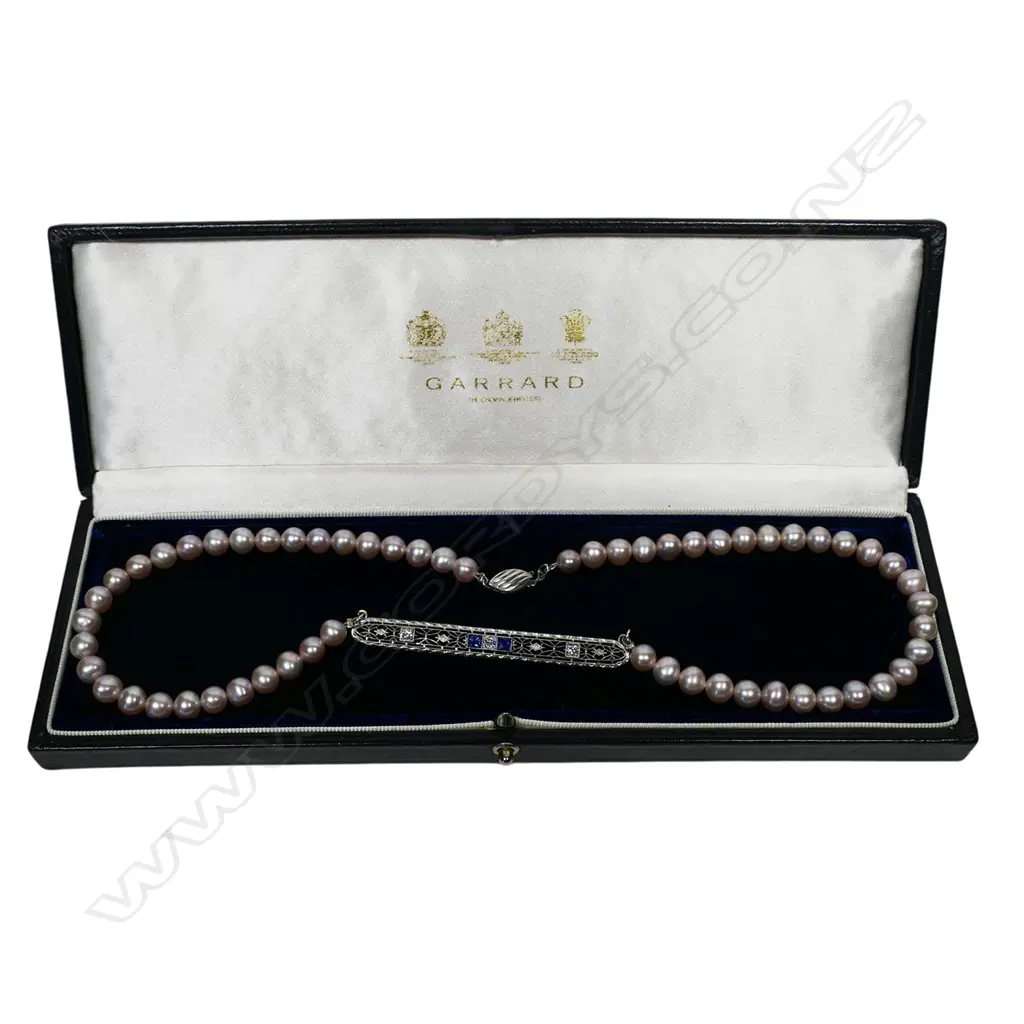 A cultured freshwater peach pearl necklace with platinum, sapphire and diamond set bar, Image 1++