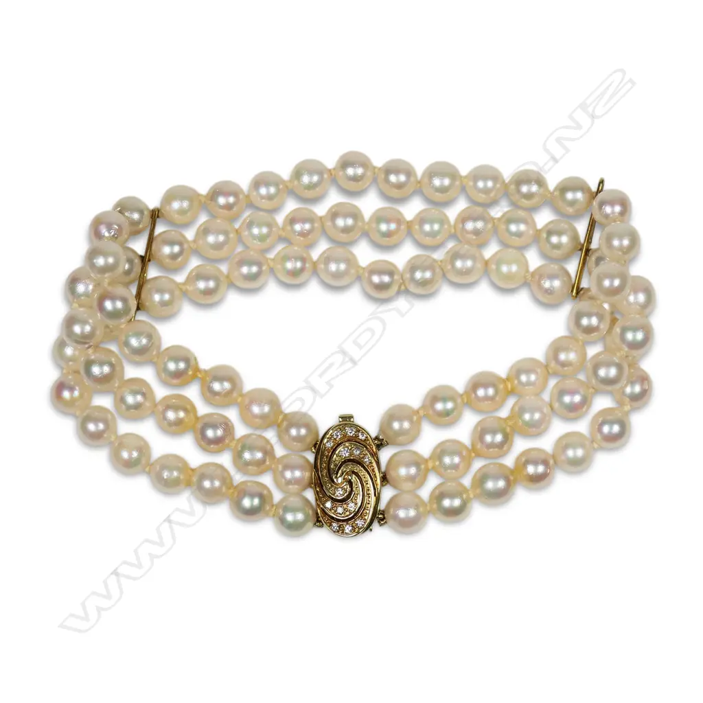A 14ct gold diamond and pearl bracelet, Image 1++