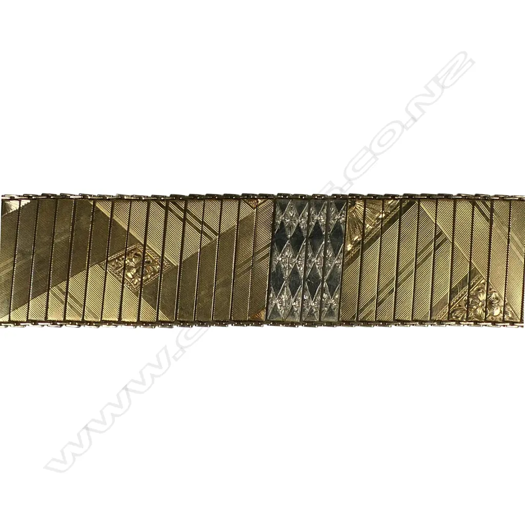 A 14ct gold articulated link bracelet, Image 1++
