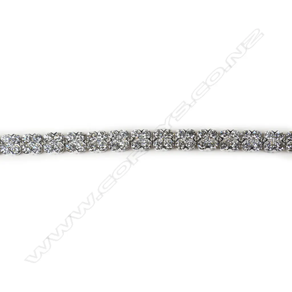 An 18ct white gold and diamond bracelet, Image 1++