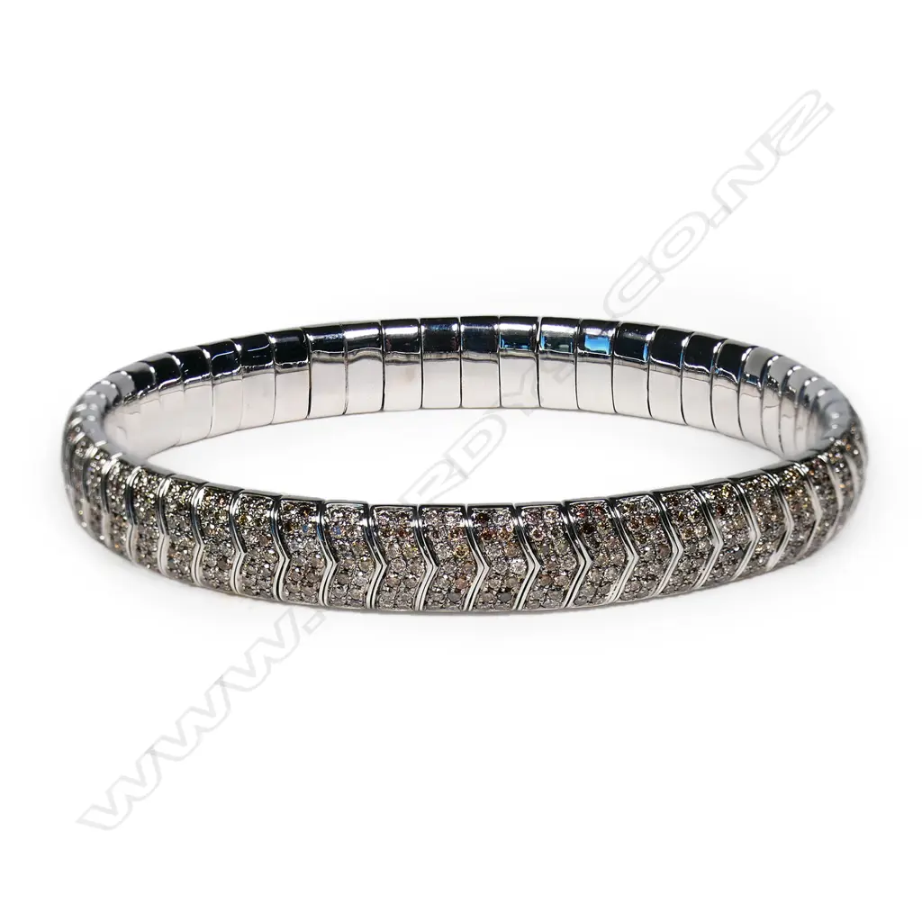 A 9ct white gold and diamond bracelet, Image 1++