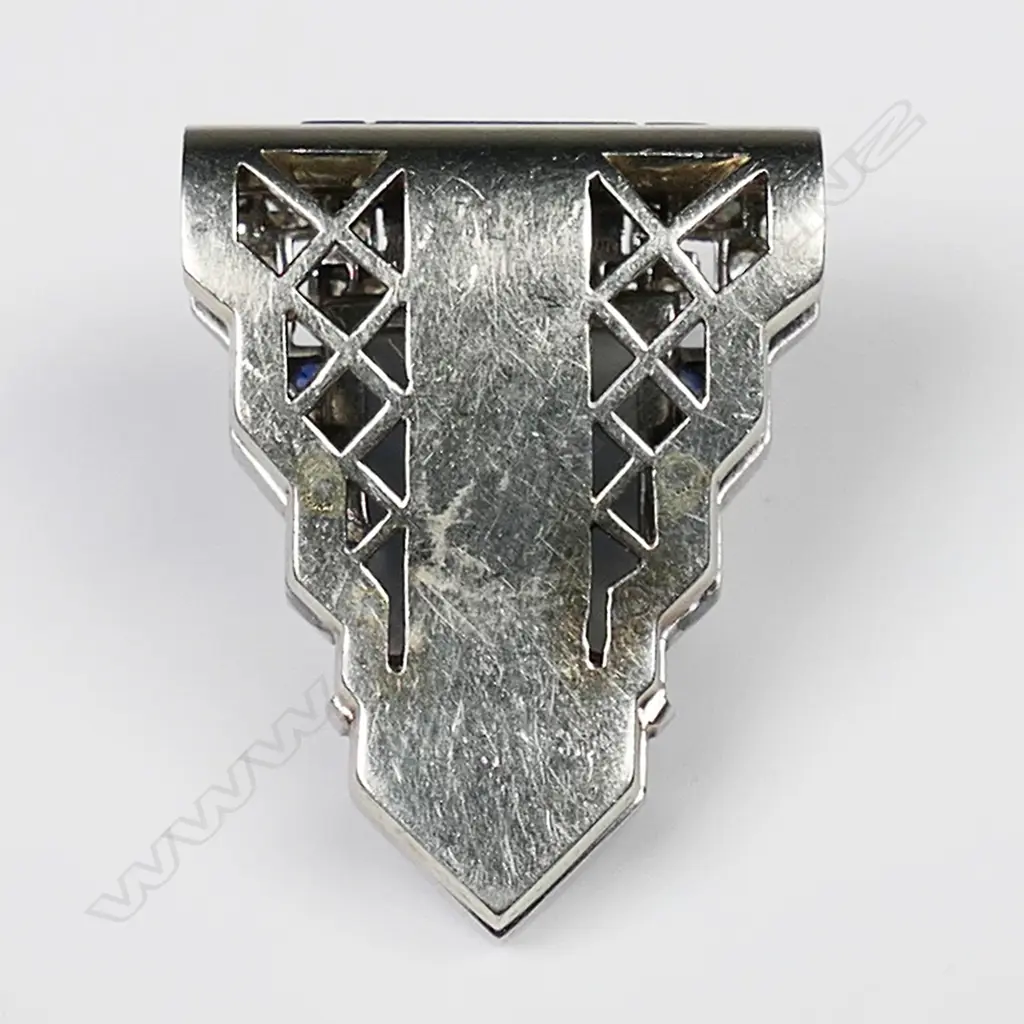 A quality Art Deco 18ct white gold carved hardstone, sapphire and diamond dress clip, Image 1++