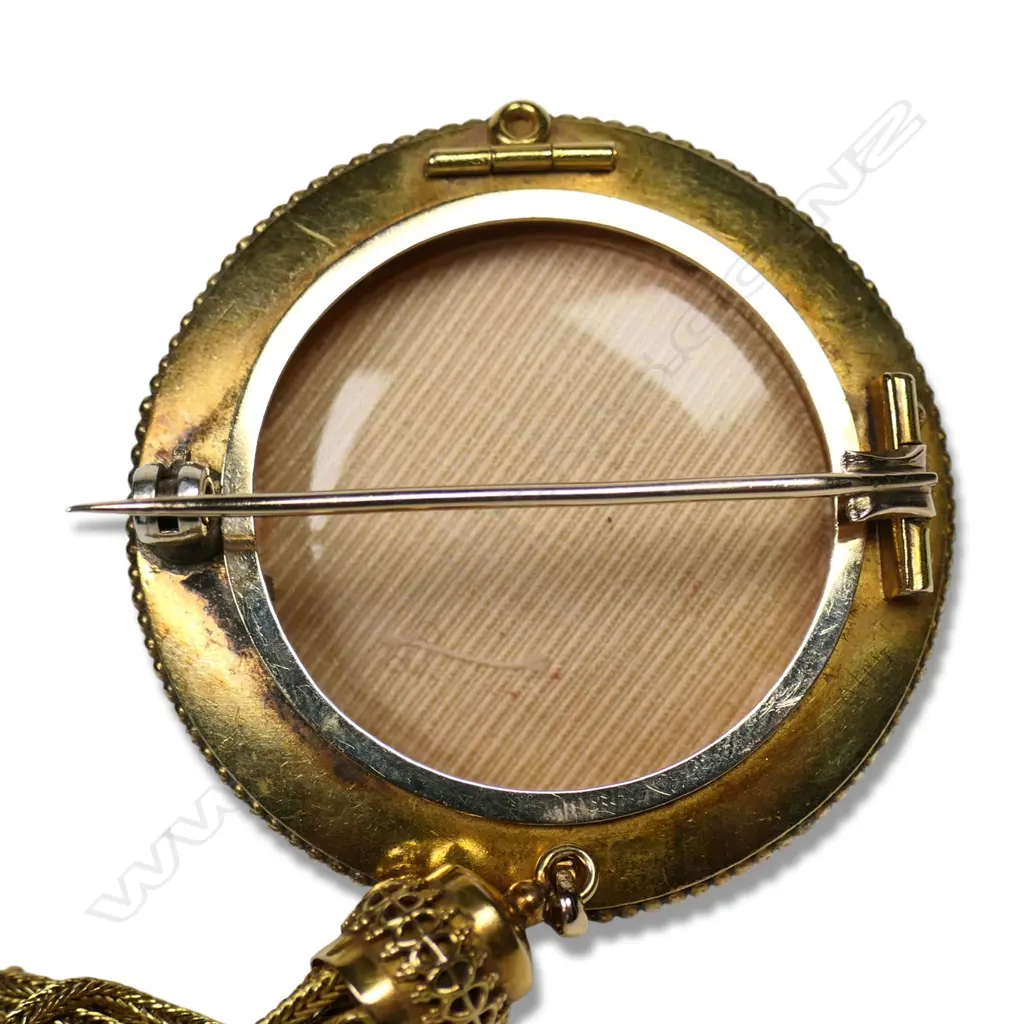 A Victorian 15ct gold brooch, Image 1++